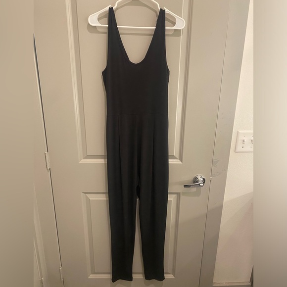Black jumpsuit with pockets. Tapered leg at bottom. Size M. Super cute! - Picture 3 of 3